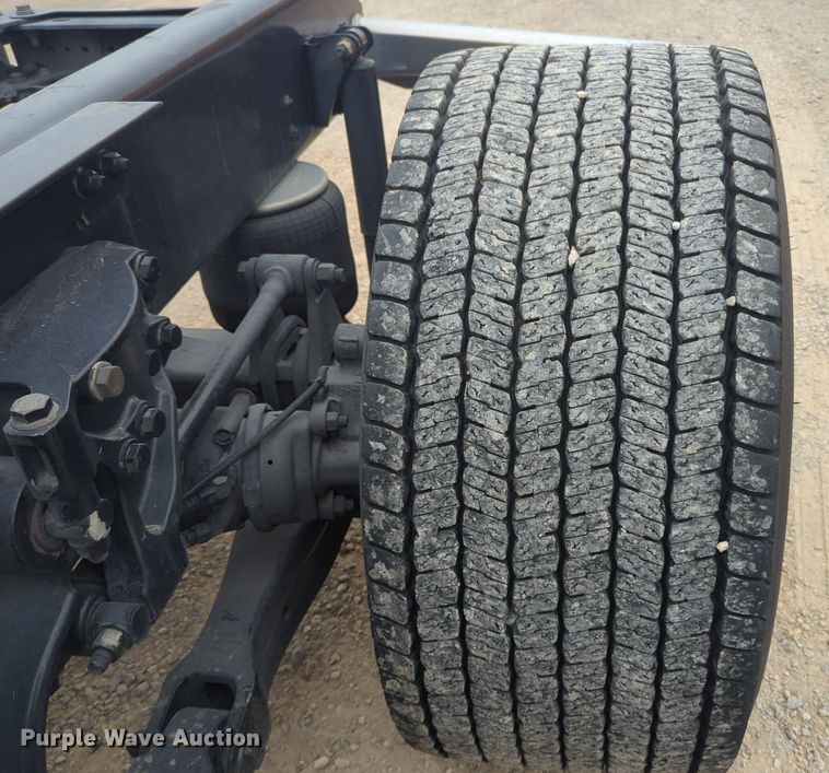 image for item NG9845 2020 Kenworth T680 semi truck