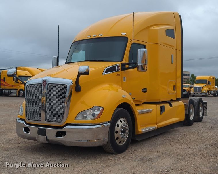image for item NG9846 2020 Kenworth T680 semi truck