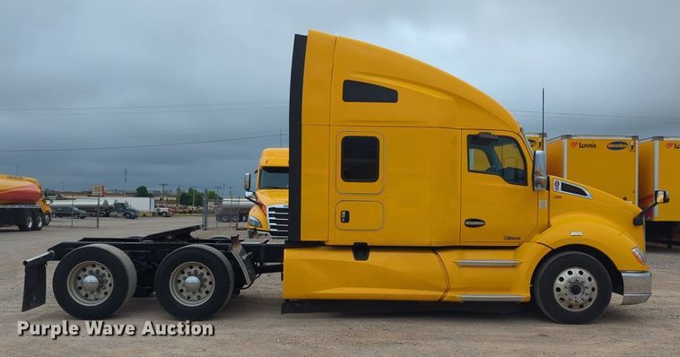 image for item NG9846 2020 Kenworth T680 semi truck