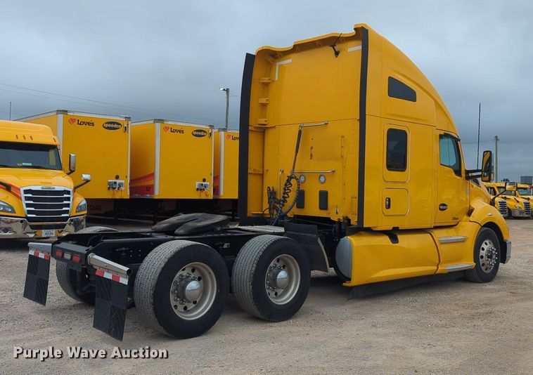 image for item NG9846 2020 Kenworth T680 semi truck