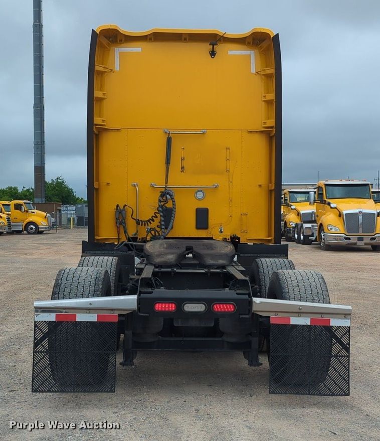 image for item NG9846 2020 Kenworth T680 semi truck
