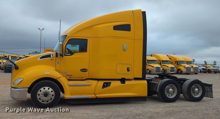 image for item NG9846 2020 Kenworth T680 semi truck