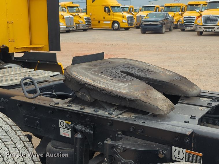 image for item NG9846 2020 Kenworth T680 semi truck