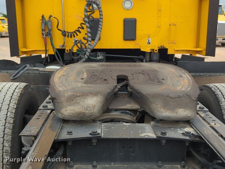 image for item NG9846 2020 Kenworth T680 semi truck