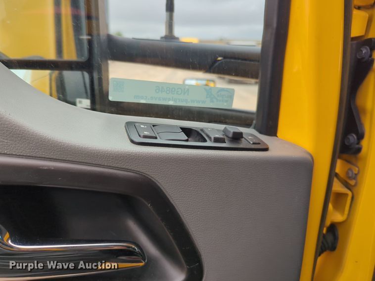 image for item NG9846 2020 Kenworth T680 semi truck