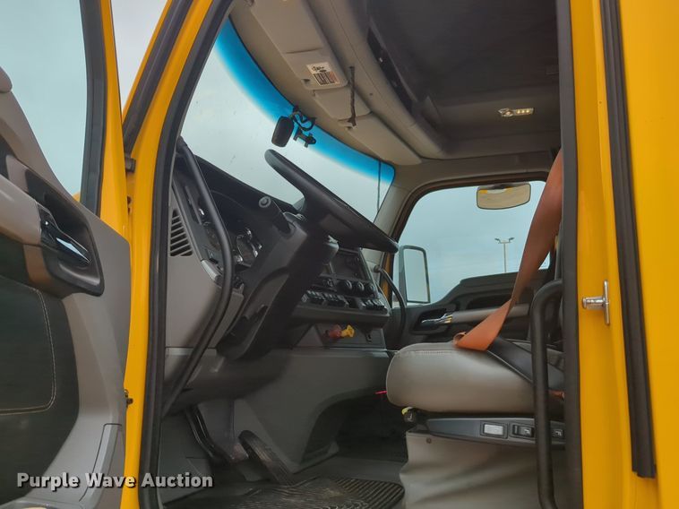 image for item NG9846 2020 Kenworth T680 semi truck