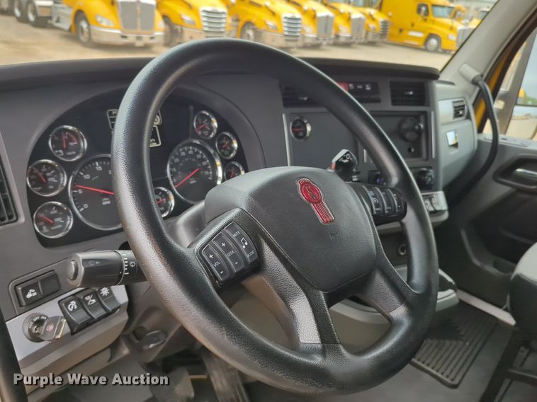 image for item NG9846 2020 Kenworth T680 semi truck