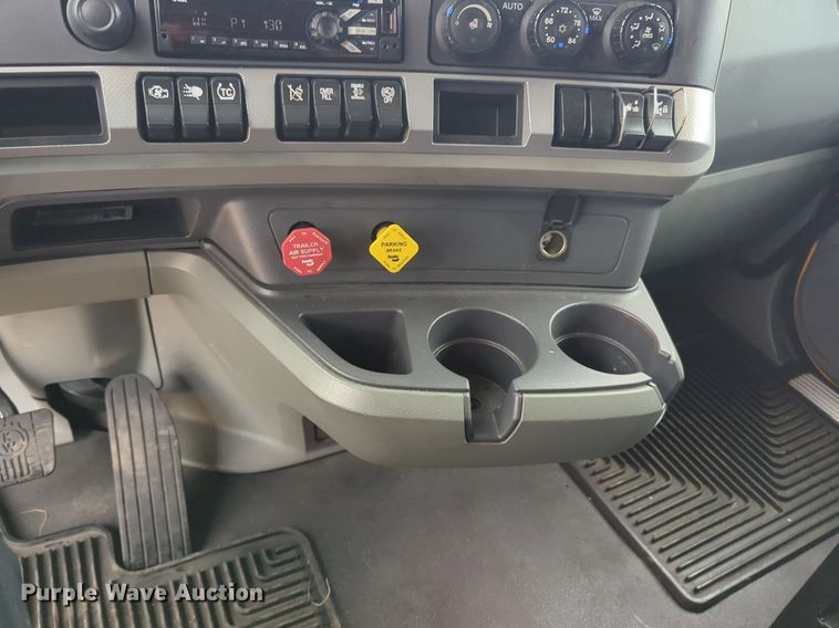 image for item NG9846 2020 Kenworth T680 semi truck