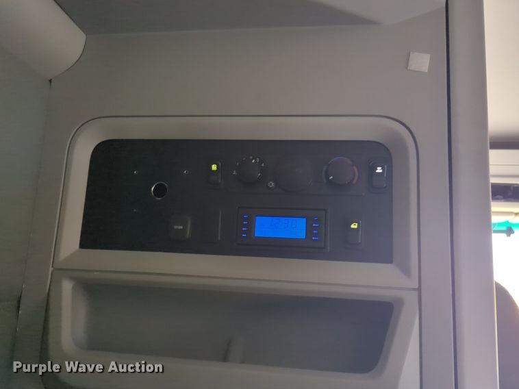 image for item NG9846 2020 Kenworth T680 semi truck