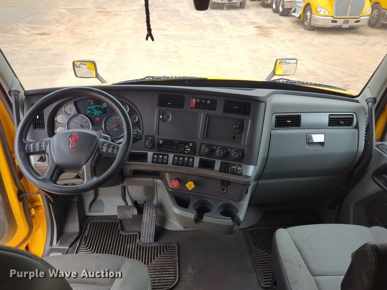image for item NG9846 2020 Kenworth T680 semi truck