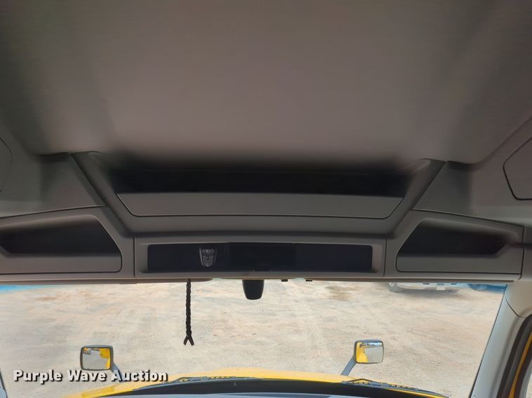 image for item NG9846 2020 Kenworth T680 semi truck