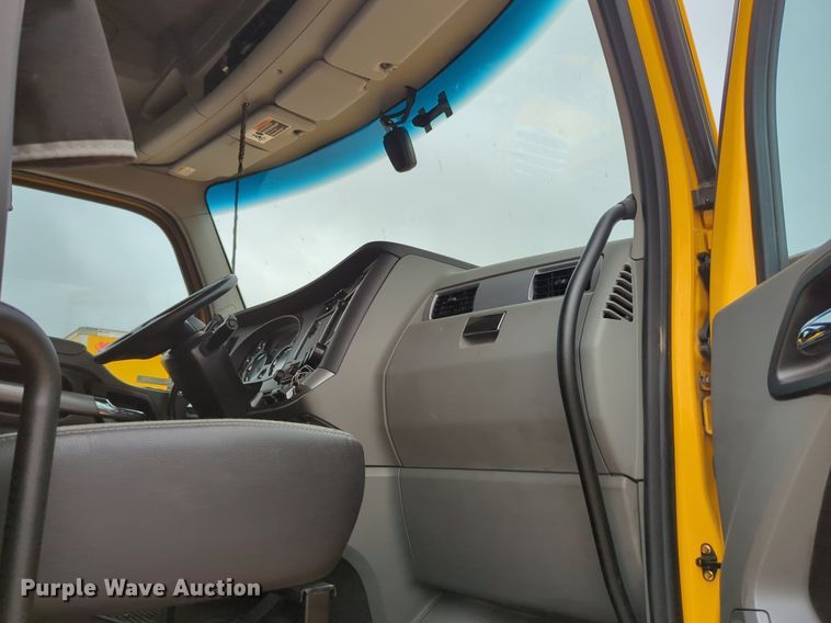 image for item NG9846 2020 Kenworth T680 semi truck