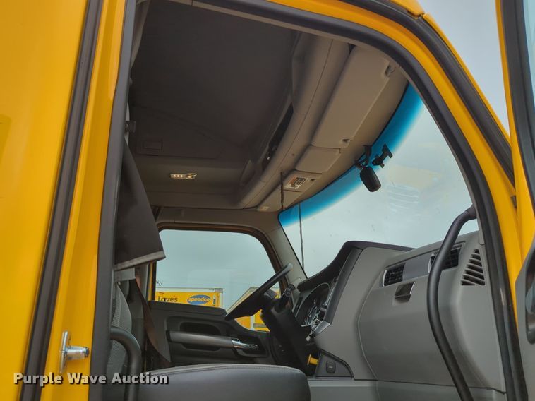 image for item NG9846 2020 Kenworth T680 semi truck