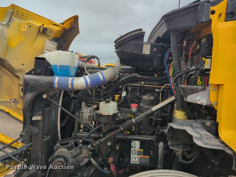 image for item NG9846 2020 Kenworth T680 semi truck