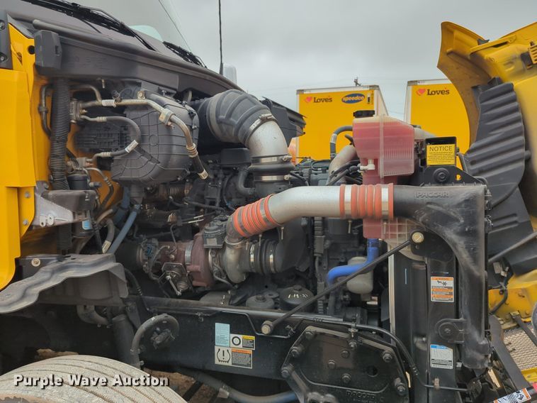 image for item NG9846 2020 Kenworth T680 semi truck