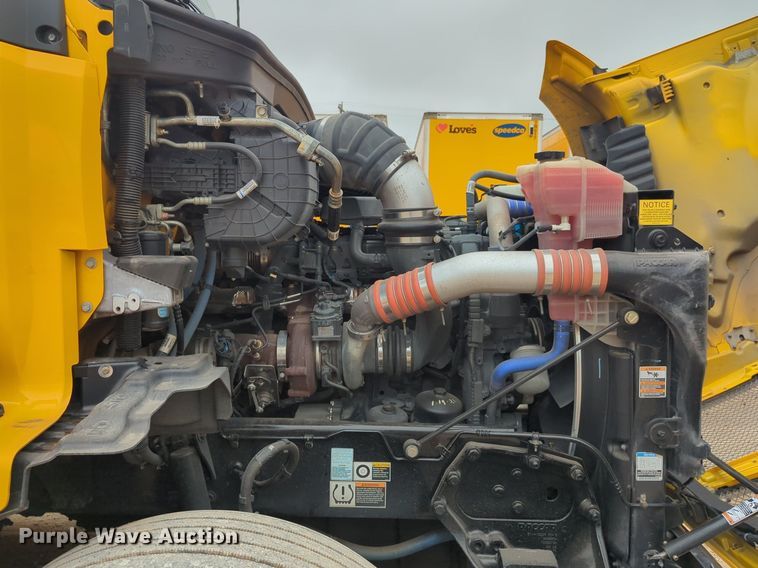 image for item NG9846 2020 Kenworth T680 semi truck