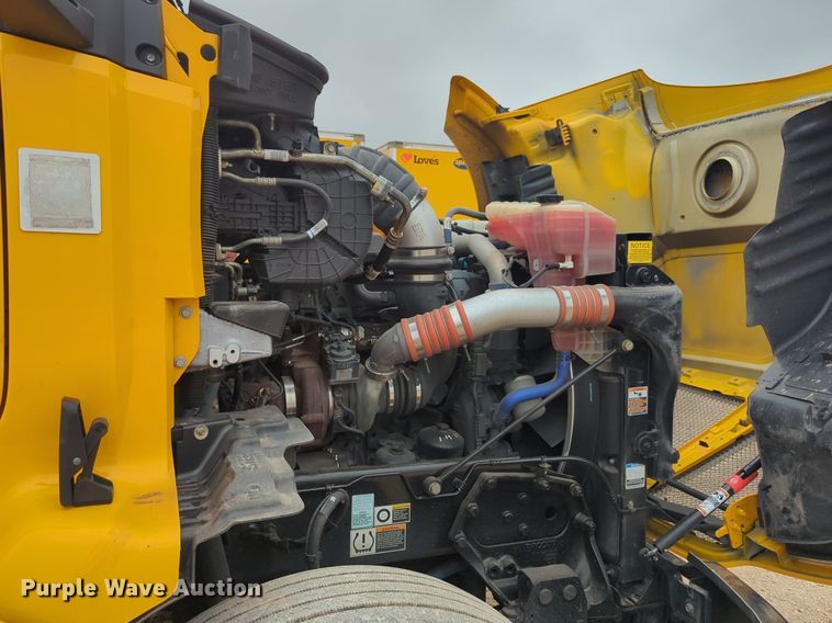 image for item NG9846 2020 Kenworth T680 semi truck