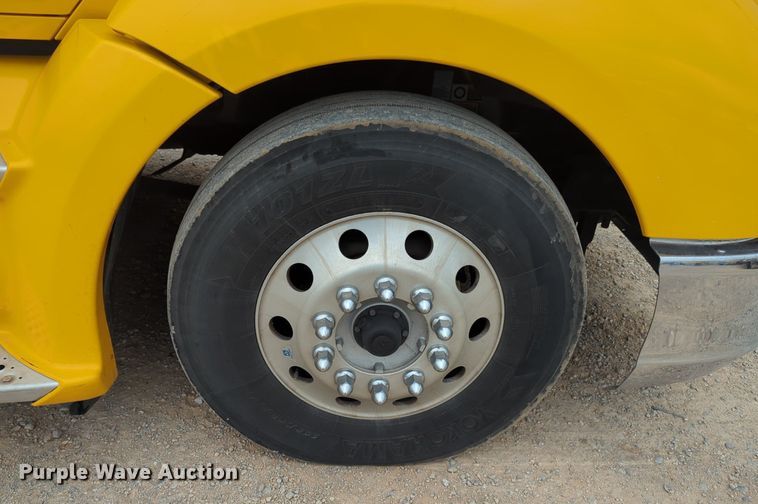 image for item NG9846 2020 Kenworth T680 semi truck