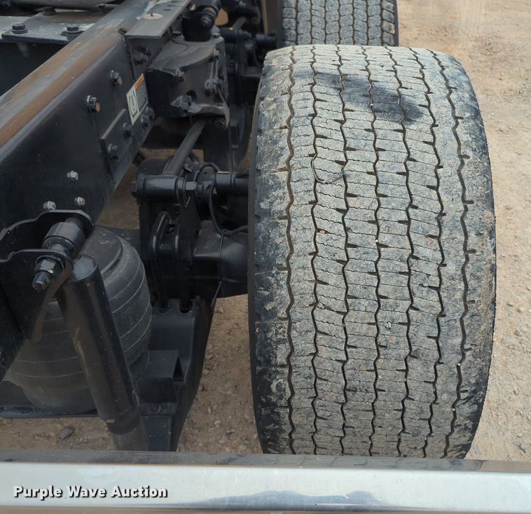 image for item NG9846 2020 Kenworth T680 semi truck