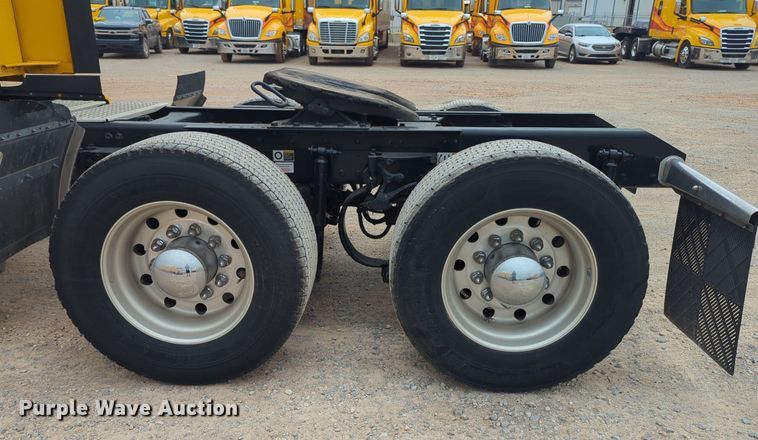 image for item NG9846 2020 Kenworth T680 semi truck