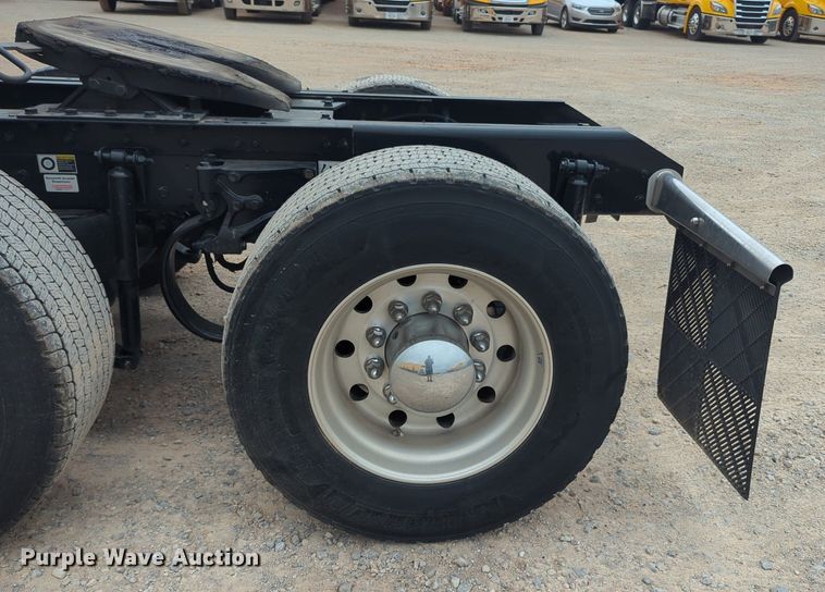 image for item NG9846 2020 Kenworth T680 semi truck