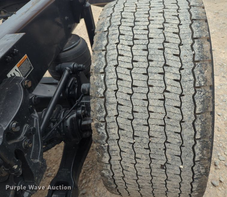 image for item NG9846 2020 Kenworth T680 semi truck