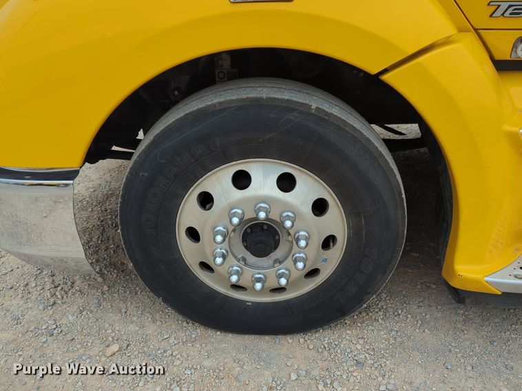 image for item NG9846 2020 Kenworth T680 semi truck