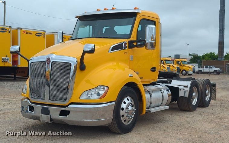 image for item NG9849 2020 Kenworth T680 semi truck