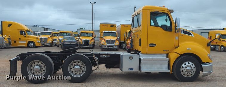 image for item NG9849 2020 Kenworth T680 semi truck