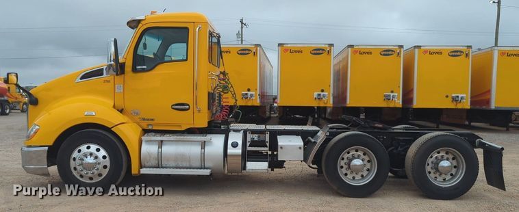 image for item NG9849 2020 Kenworth T680 semi truck