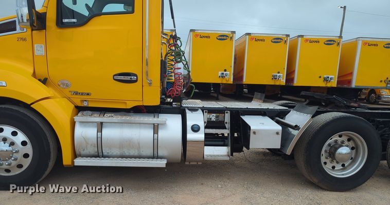 image for item NG9849 2020 Kenworth T680 semi truck