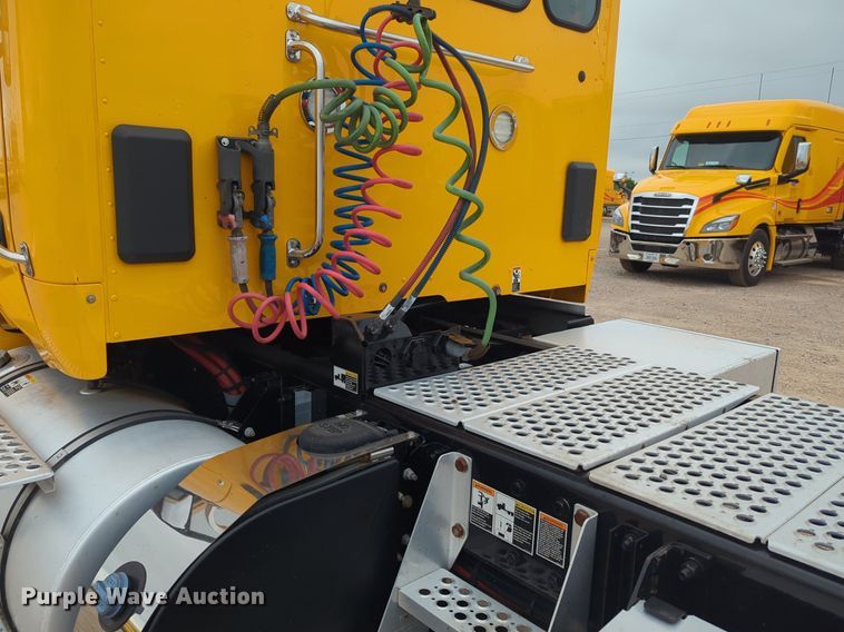 image for item NG9849 2020 Kenworth T680 semi truck