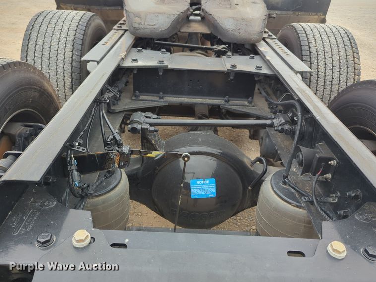 image for item NG9849 2020 Kenworth T680 semi truck