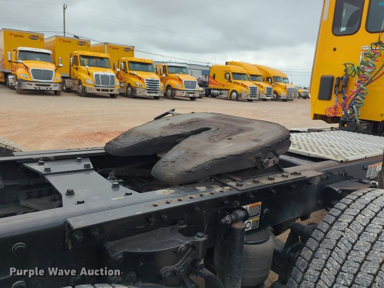 image for item NG9849 2020 Kenworth T680 semi truck