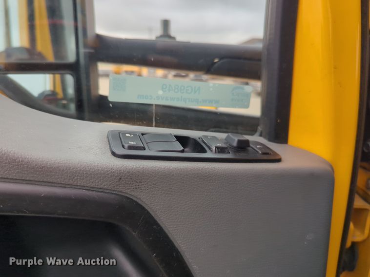 image for item NG9849 2020 Kenworth T680 semi truck