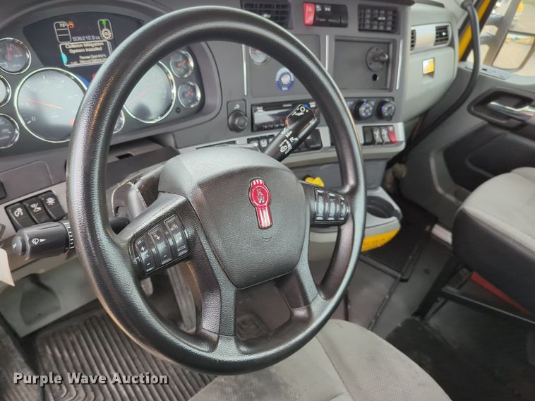 image for item NG9849 2020 Kenworth T680 semi truck