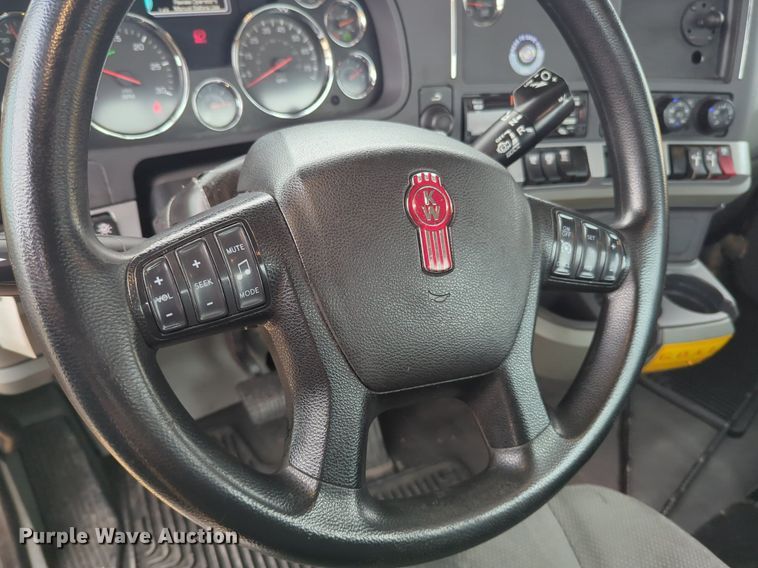 image for item NG9849 2020 Kenworth T680 semi truck