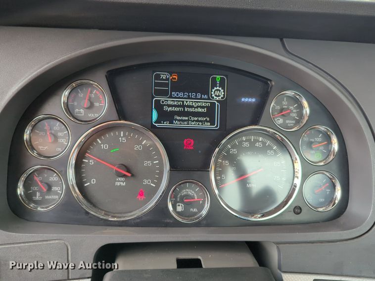 image for item NG9849 2020 Kenworth T680 semi truck