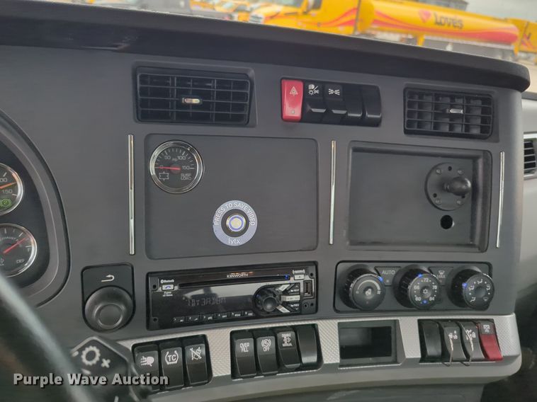 image for item NG9849 2020 Kenworth T680 semi truck