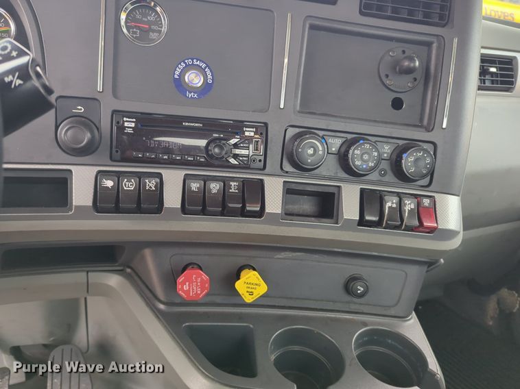 image for item NG9849 2020 Kenworth T680 semi truck