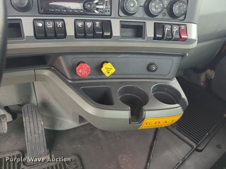 image for item NG9849 2020 Kenworth T680 semi truck