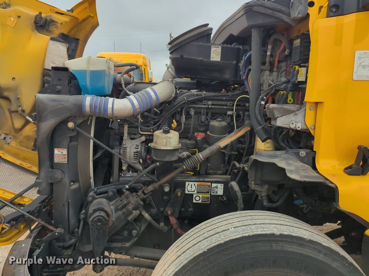 image for item NG9849 2020 Kenworth T680 semi truck