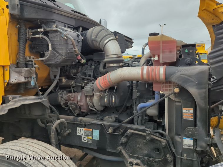 image for item NG9849 2020 Kenworth T680 semi truck