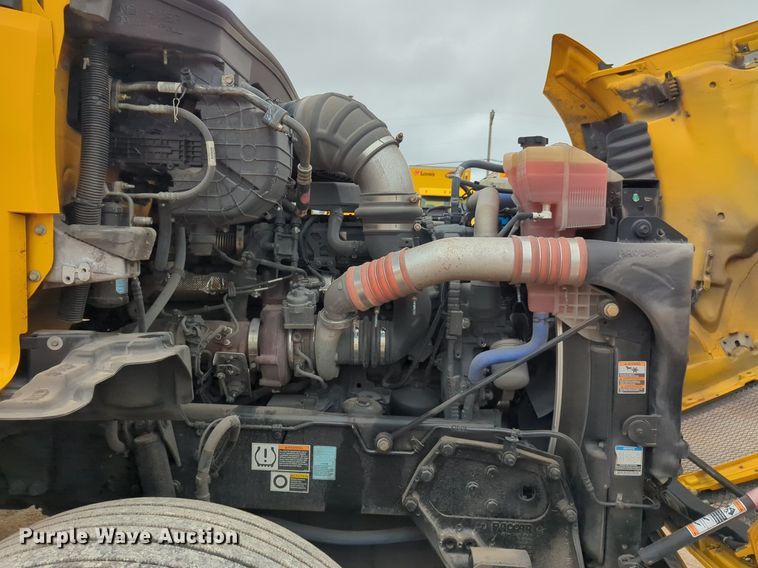 image for item NG9849 2020 Kenworth T680 semi truck