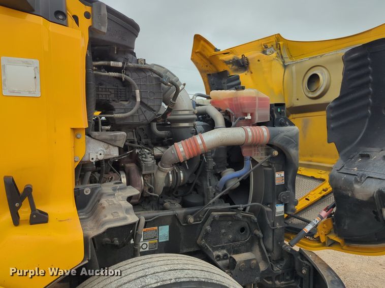 image for item NG9849 2020 Kenworth T680 semi truck