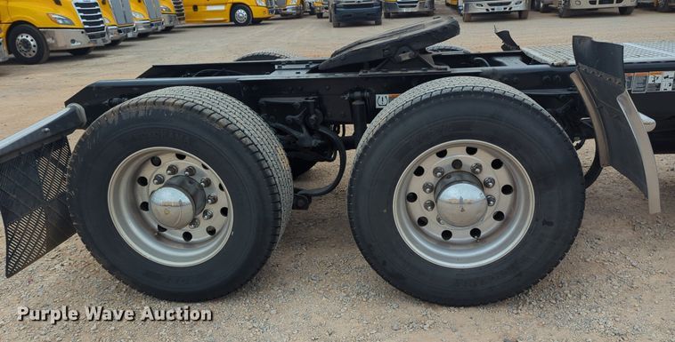 image for item NG9849 2020 Kenworth T680 semi truck