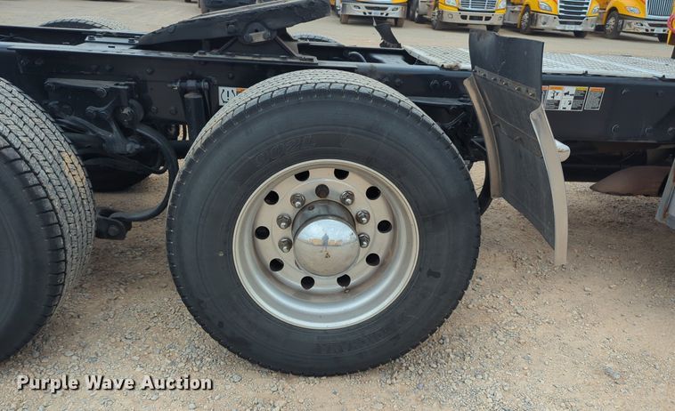 image for item NG9849 2020 Kenworth T680 semi truck