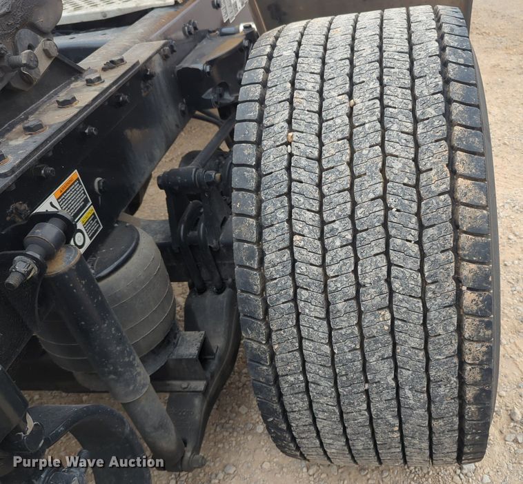 image for item NG9849 2020 Kenworth T680 semi truck