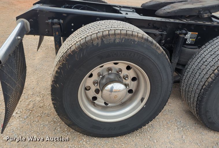 image for item NG9849 2020 Kenworth T680 semi truck