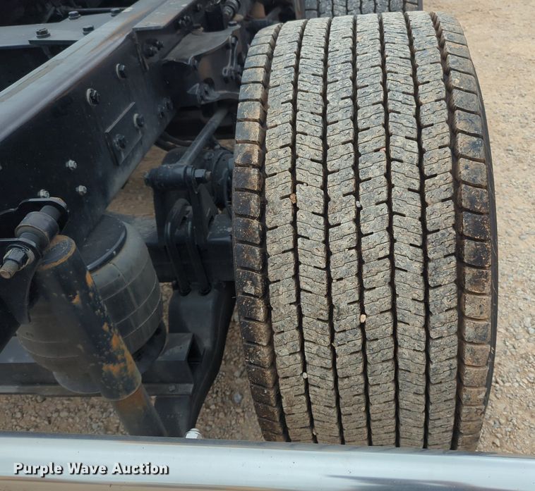 image for item NG9849 2020 Kenworth T680 semi truck